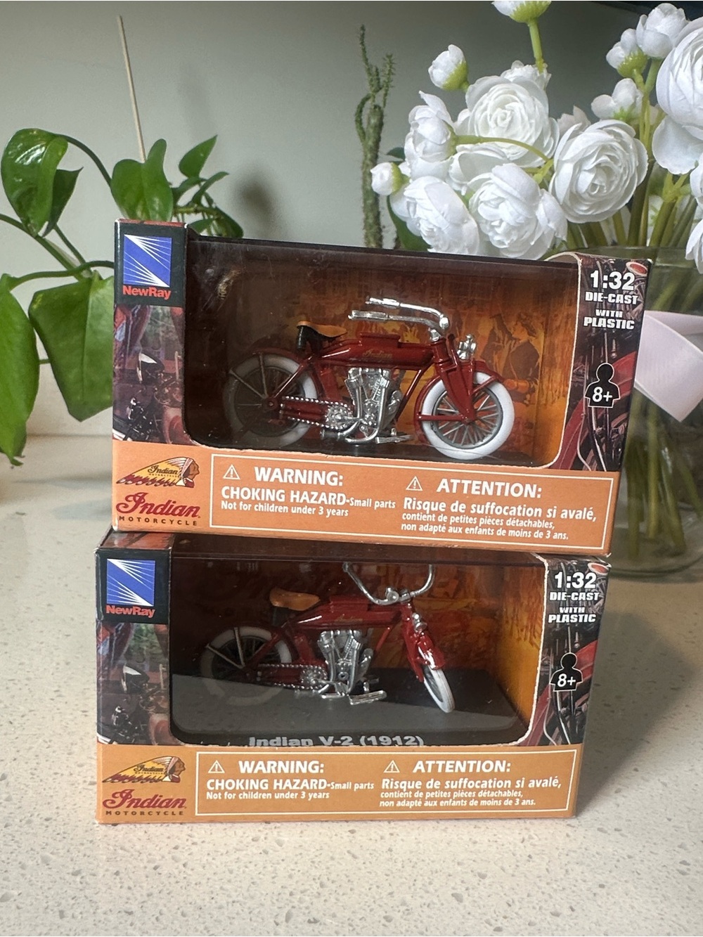 Indian Motorcycle Die-Cast Model (Red) - 1:32